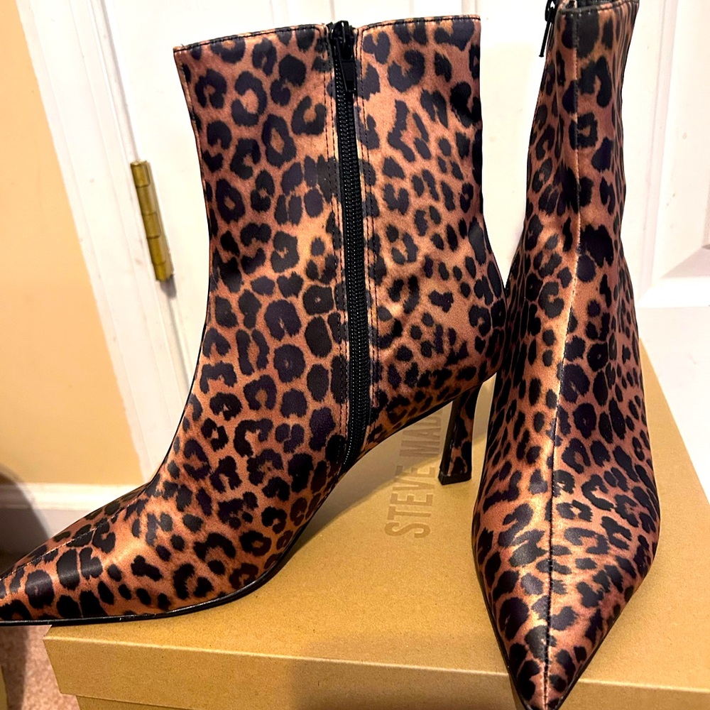 NWT Steve Madden cheetah print booties w Box - Picture 3 of 5